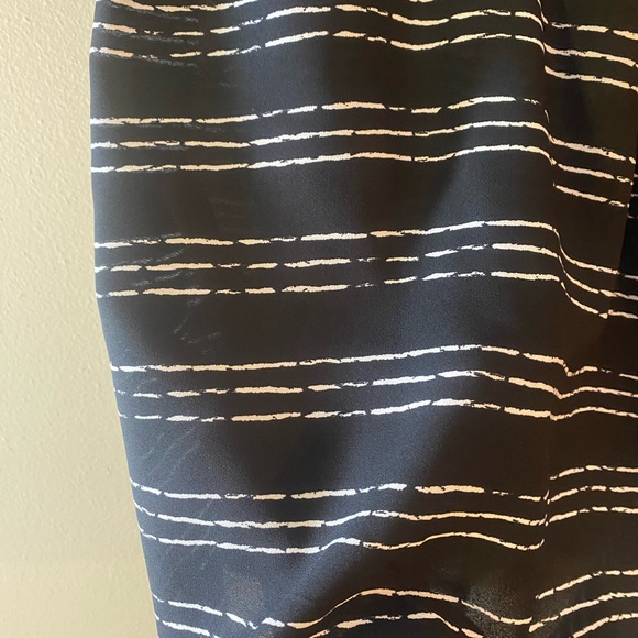 Black and White Stripe V-Neck Semi-Sheer Worthington Tee Shirt Blouse Sz XS - Picture 6 of 7